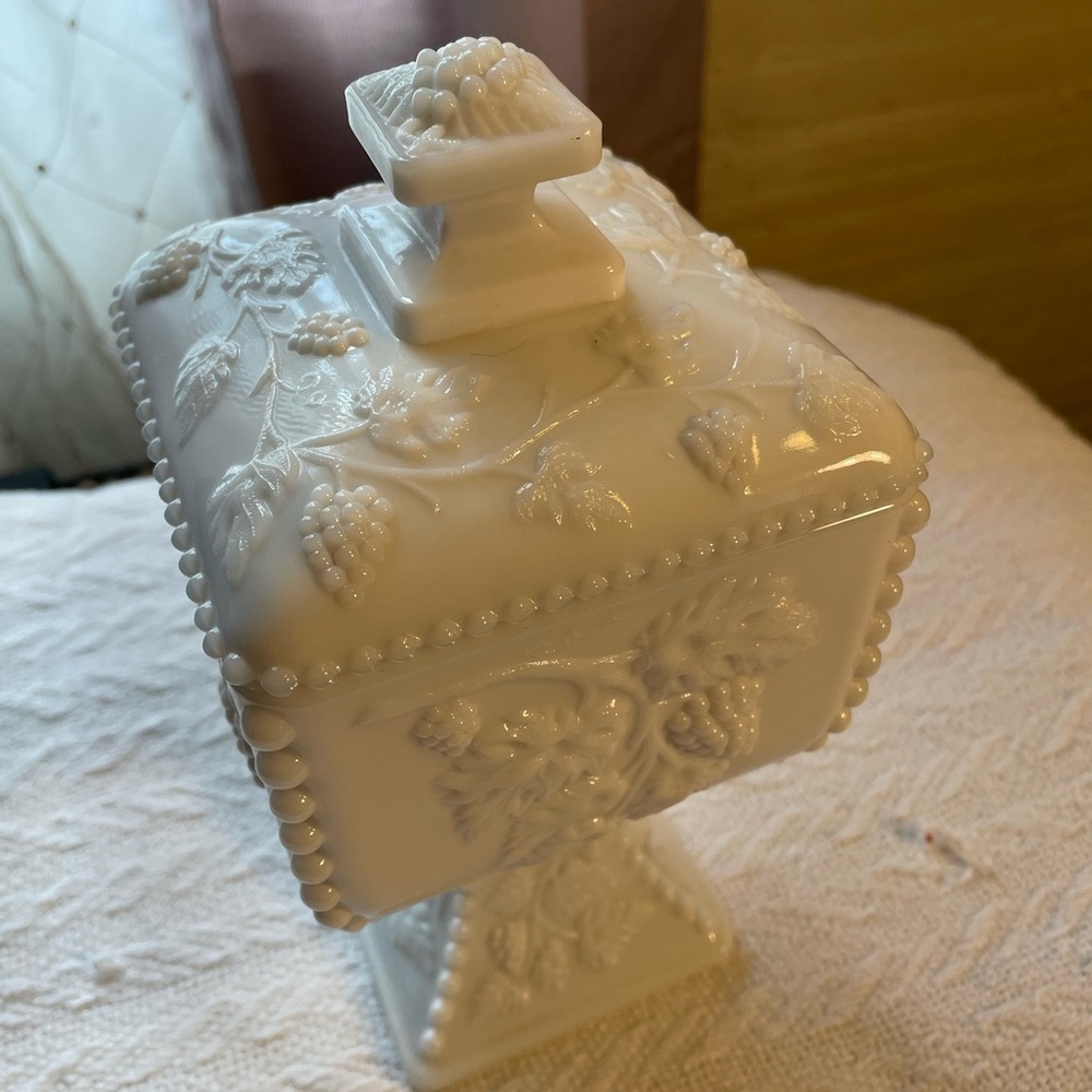 RARE WestMoreland Milk glass pedestal Dish W/Lid.Decor. cluster of grapes&leaves